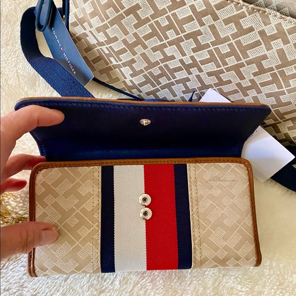 BNWT Tommy Hilfiger 3Folds Wallet - Picture 2 of 10